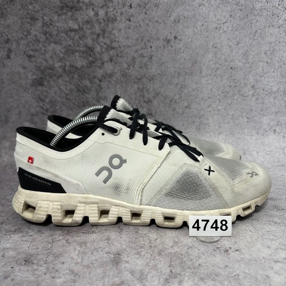 On Other - On Cloud X 3 Sneakers Mens Size 10 White Black Running Shoes 60.98706 Low Top